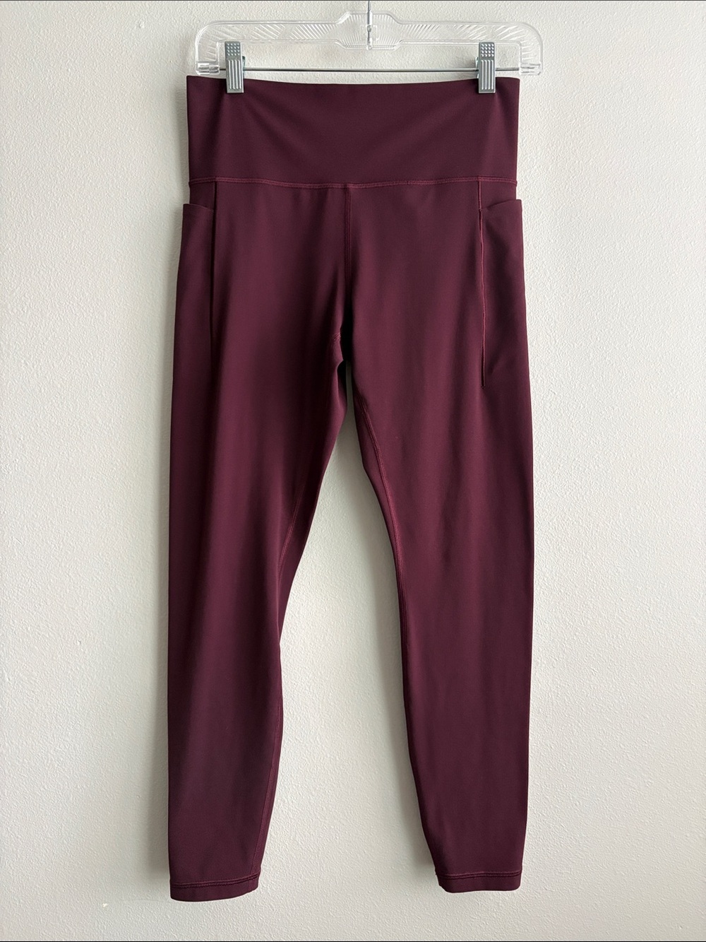 Athleta Women’s Transcend Stash Tight Size Large Burgundy